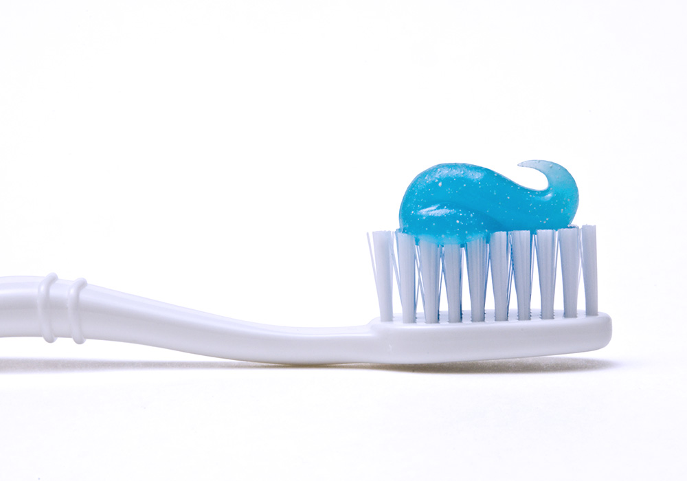 tandborste blå tandkräm